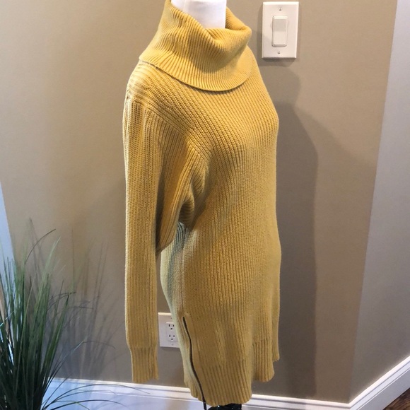 Banana Republic sweater dress - Picture 6 of 7